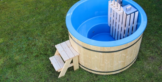 Budget fiberglass wooden hot tub with steps