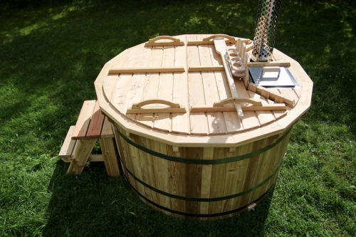 Larch hot tub with internal heater -0030