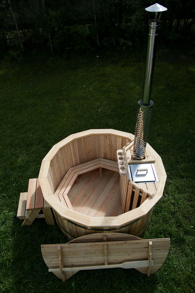 Larch hot tub with internal heater -0038