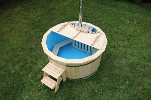 New outdoor polypropylene wooden hot tub with stairs