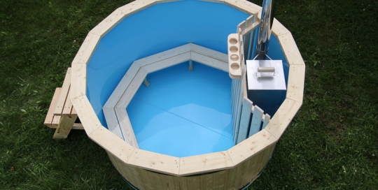 Polypropylene hot tub with internal heater